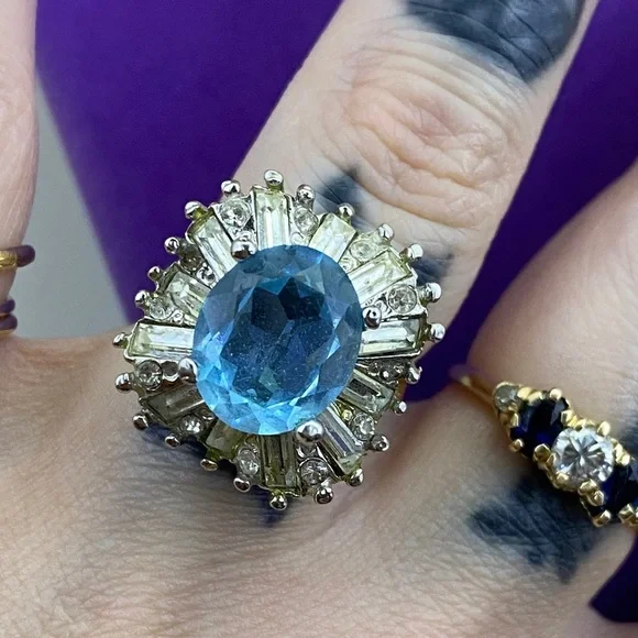 💛 Vintage 18k HGE Topaz Blue & White Gemstone Ring - Picture 2 of 9